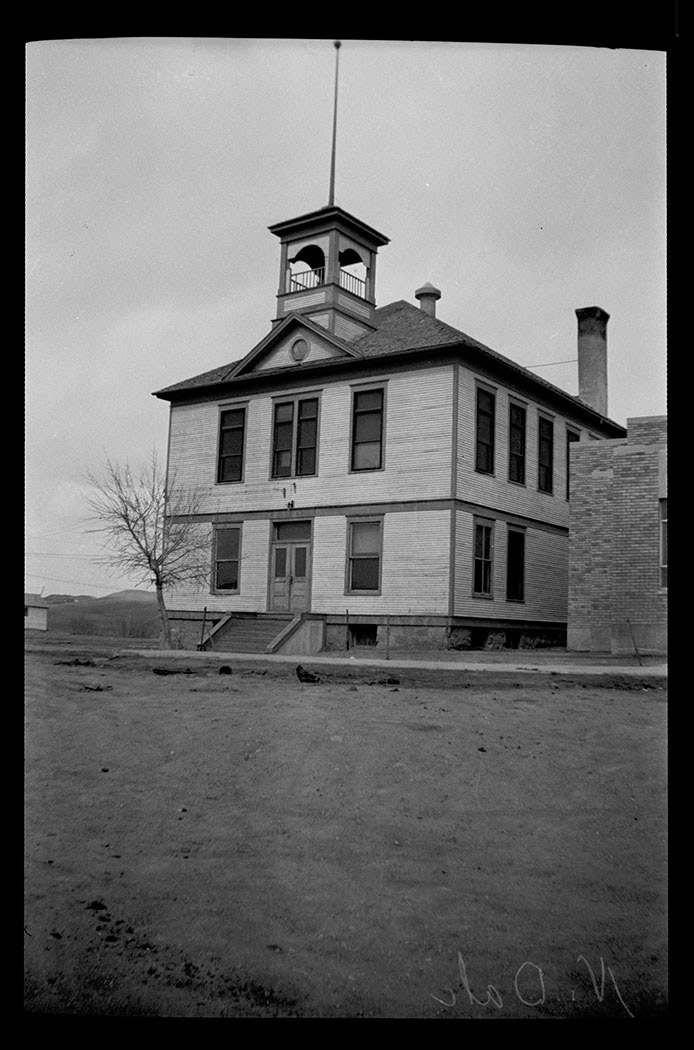  The WPA designed and built the Emmons County Courthouse in Linton. The building replaced a cramped and outdated building. The project provided employment for many local men. The WPA built six other county courthouses in North Dakota during the 1930s. 30573-0061. <span class='figure-archive-id'> </span>