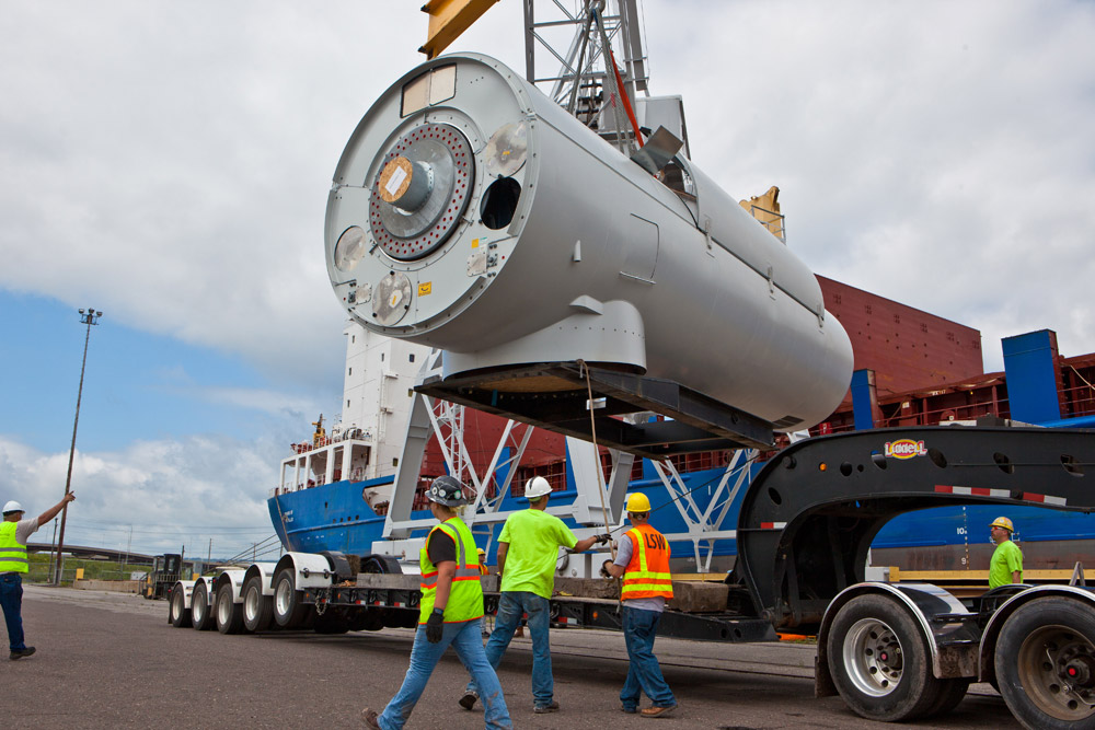 Off-loading a wind turbine nacelle