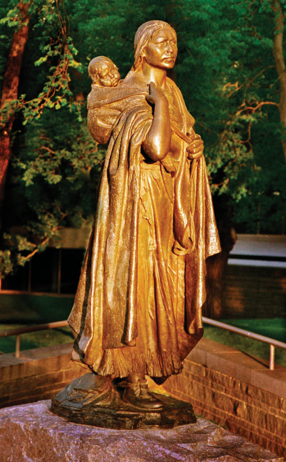 A statue of Sakakawea