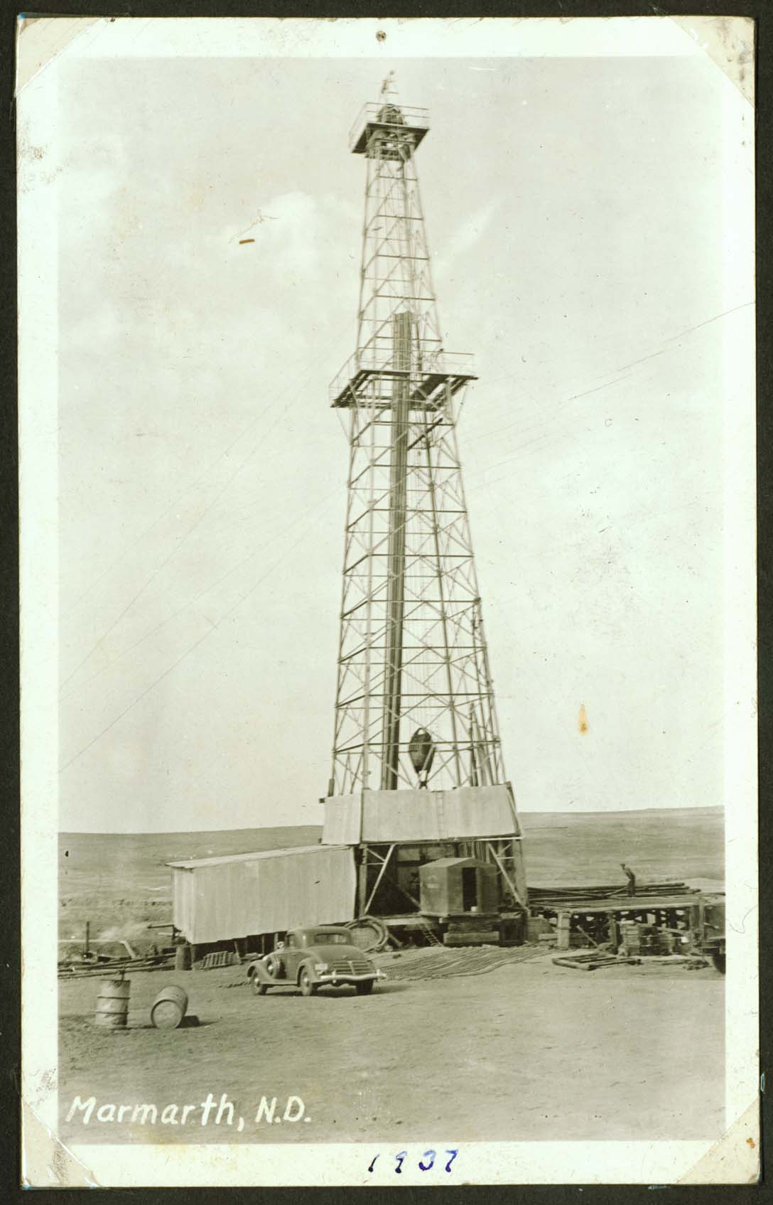 2003-P-010-00003a Oil Rig Marmarth ND 1937.