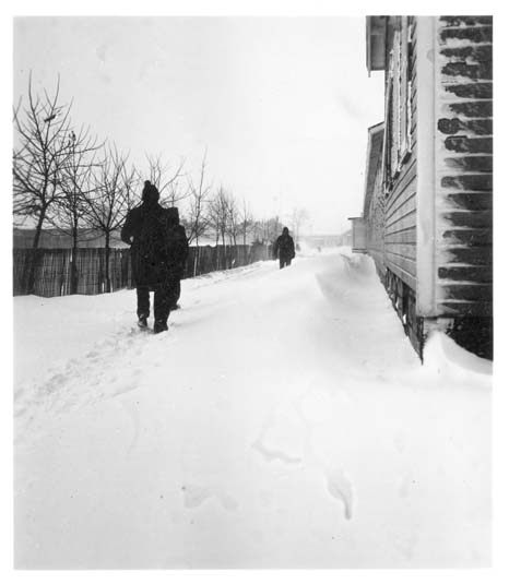 Walking in snow, Fort Lincoln